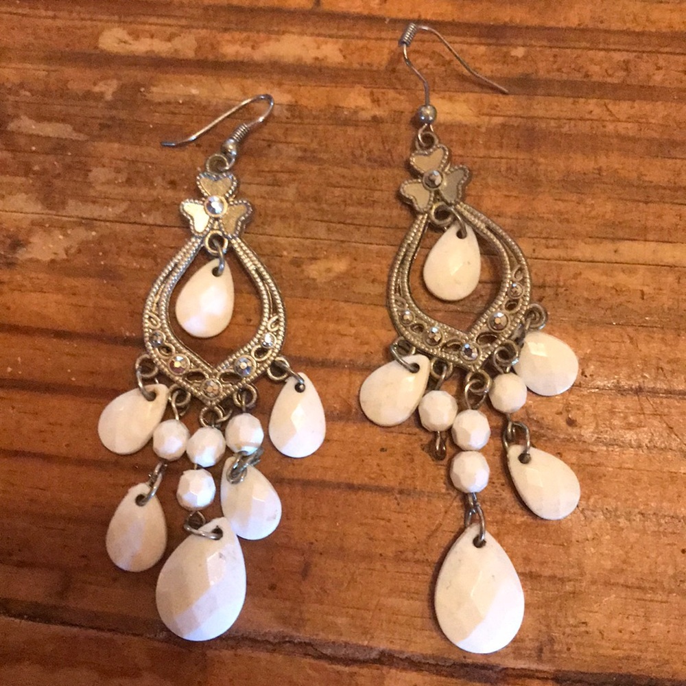 Earrings tht has one piece missing unique